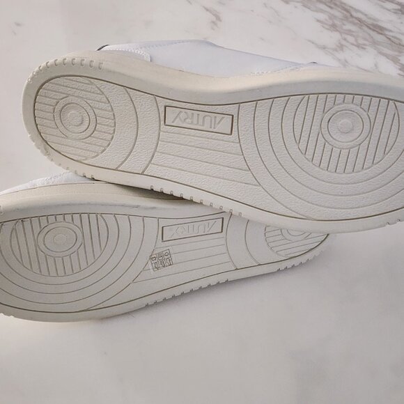 Autry Medalist Low Men's Sneakers LL15 โ Retro Style Meets Modern Comfort! - Picture 3 of 11